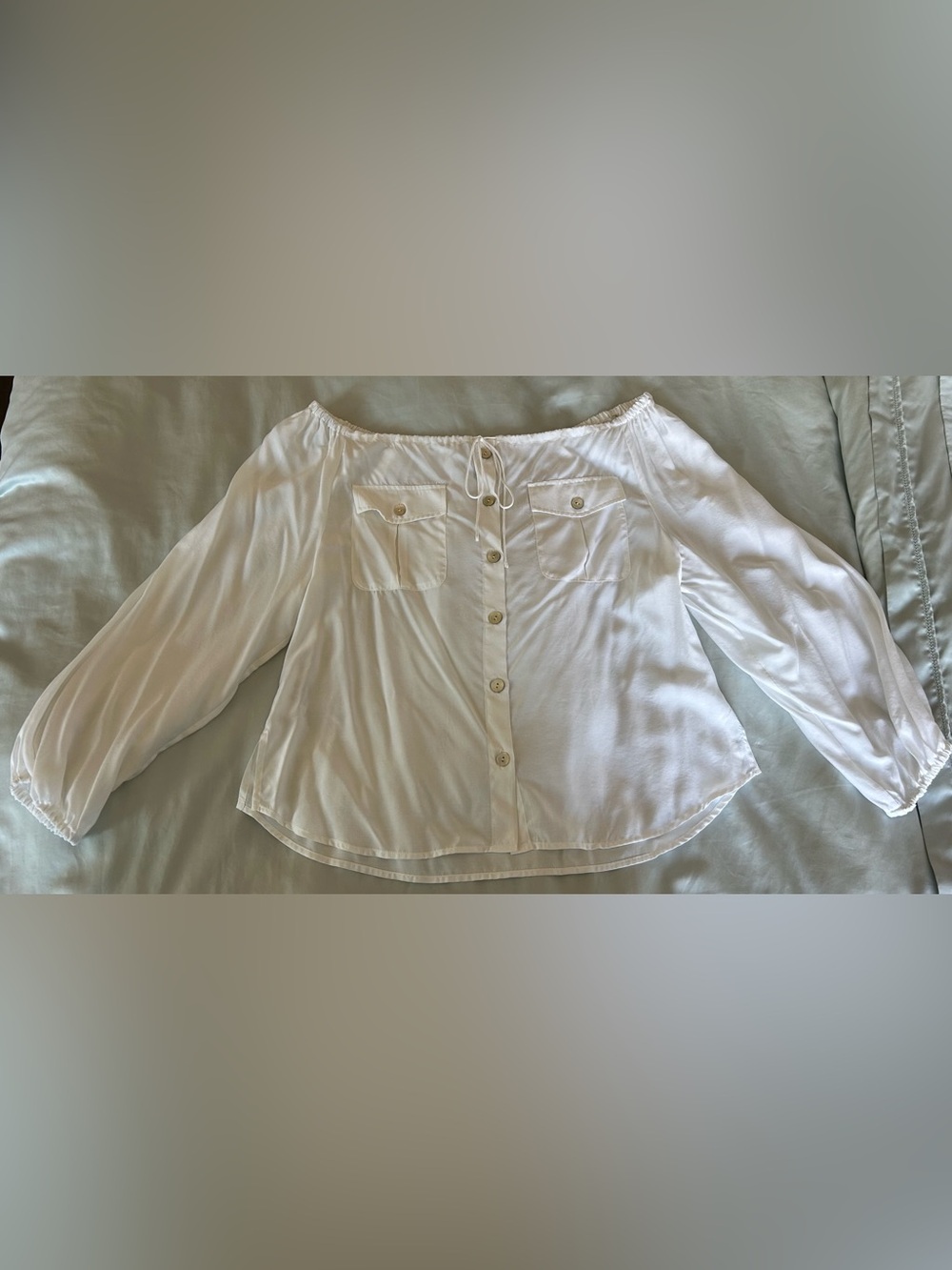 Tommy Bahama White Off-Shoulder Long Sleeve Button Front Blouse